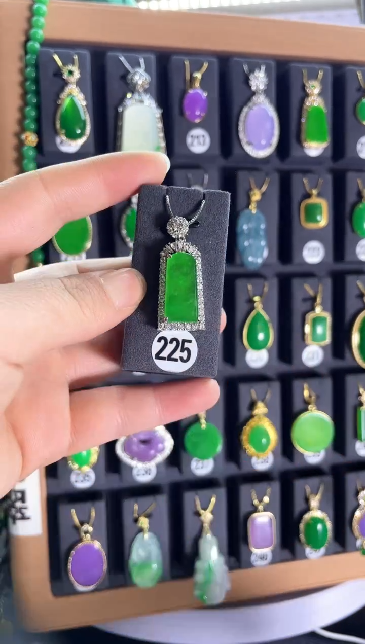 【闪购商品】翡翠耳饰银S925镶嵌225....
