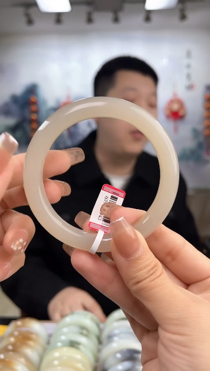 【闪购商品】和田玉手镯未镶嵌58-59圈口仅一只