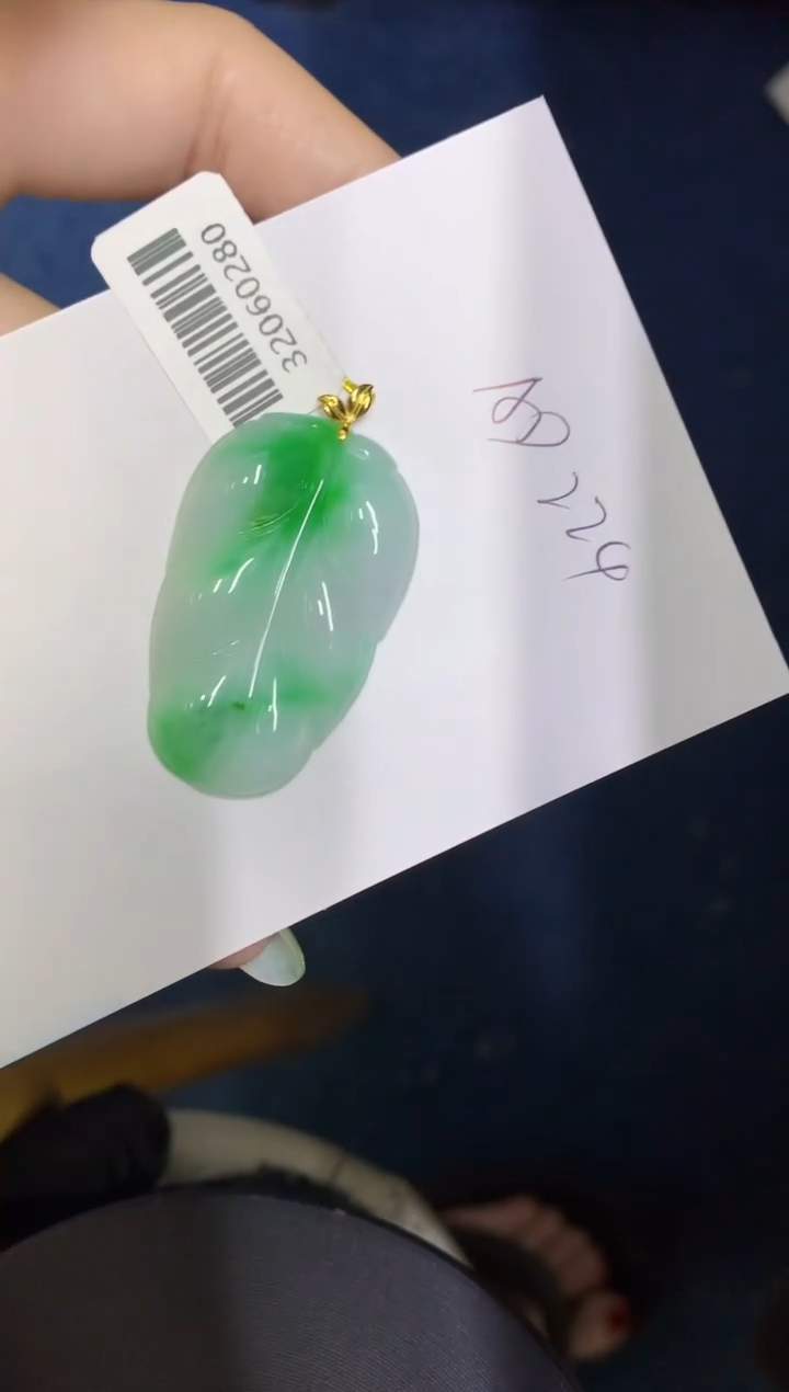 翡翠18K金镶嵌颈饰缅甸天然翡翠A货