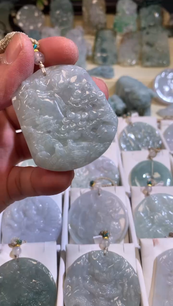 翡翠未镶嵌颈饰4/20/229