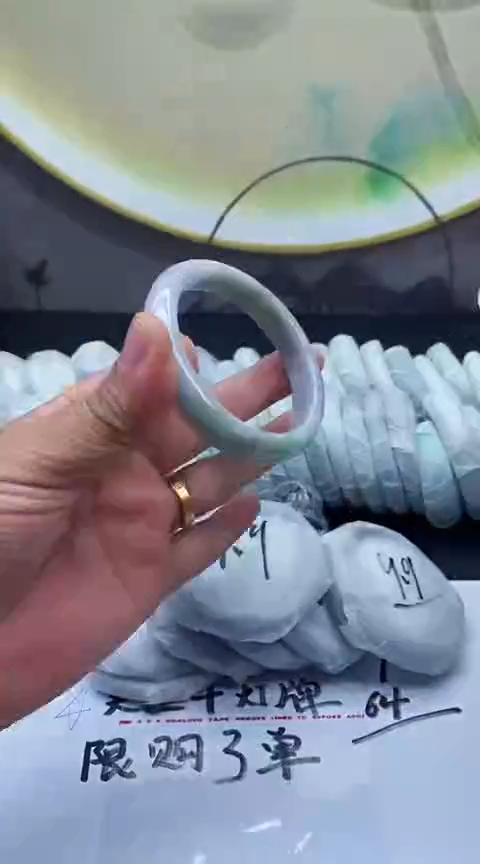 下单就是图片的手镯，放心冲！A419