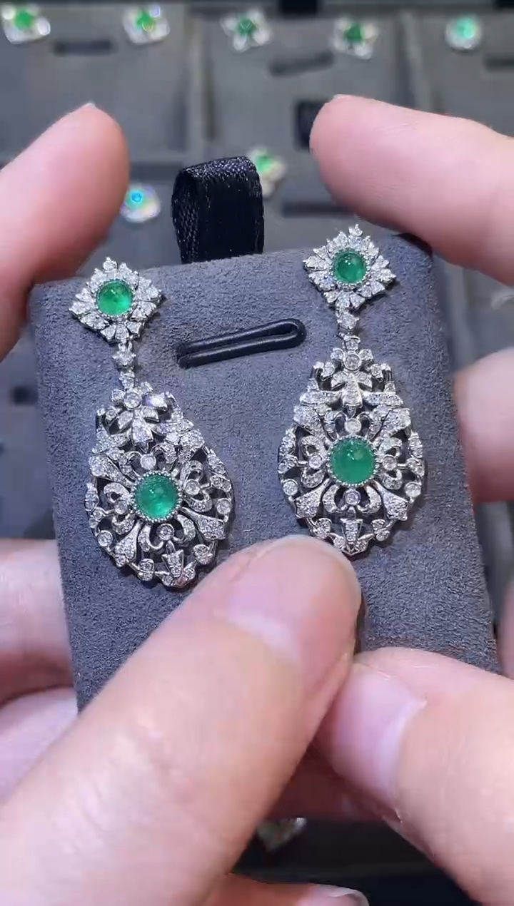 【闪购商品】祖母绿耳饰18K金镶嵌1.02ct