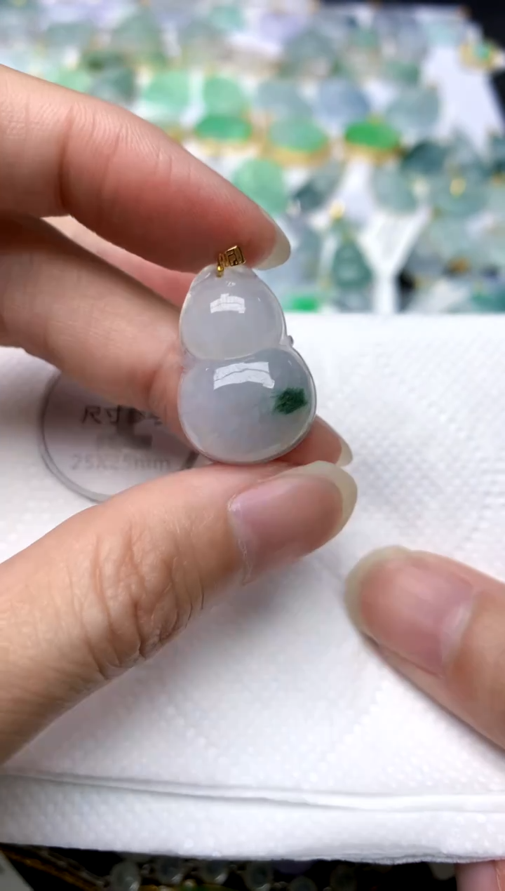 颈饰18K金镶嵌翡翠天然A货翡翠