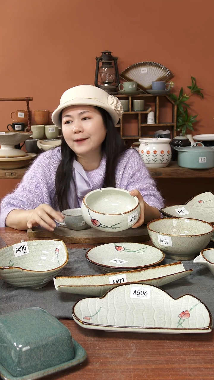 陶瓷A772 一只手绘荷花烟灰缸15*6.5微瑕