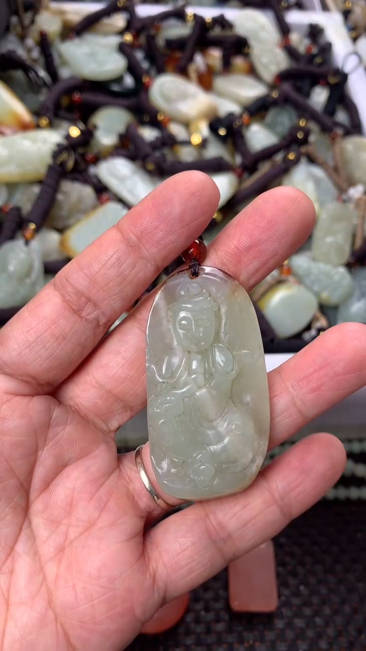 【闪购商品】和田玉颈饰未镶嵌多样性发货没有证书.拍一发一，有瑕