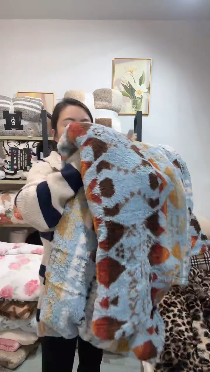 聚酯纤维230*270天蓝波西米亚