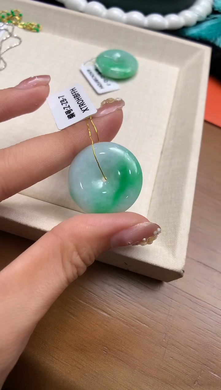 【闪购商品】翡翠耳饰未镶嵌平安扣