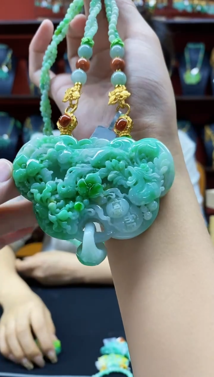 颈饰未镶嵌翡翠吊坠