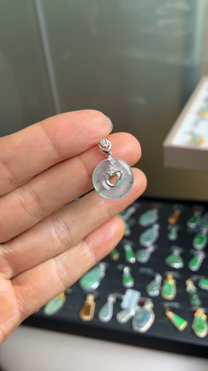 颈饰18K金镶嵌翡翠天然翡翠A货