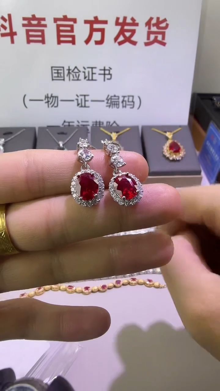 18K金镶嵌耳饰红宝石17