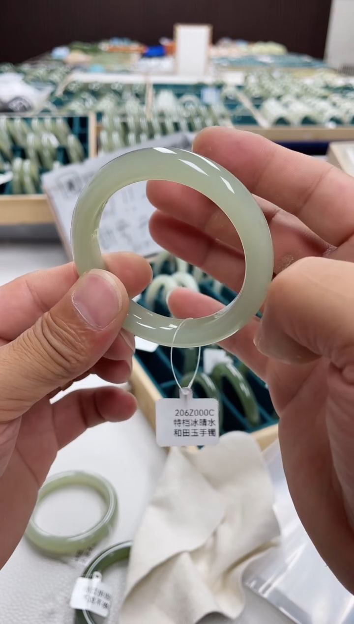 和田玉手镯未镶嵌和田玉手镯