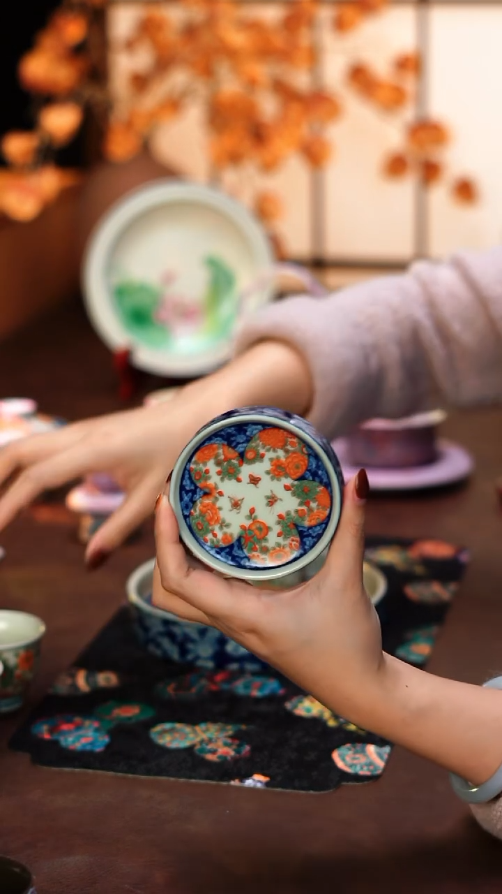 陶栖堂青花红绿彩盖置