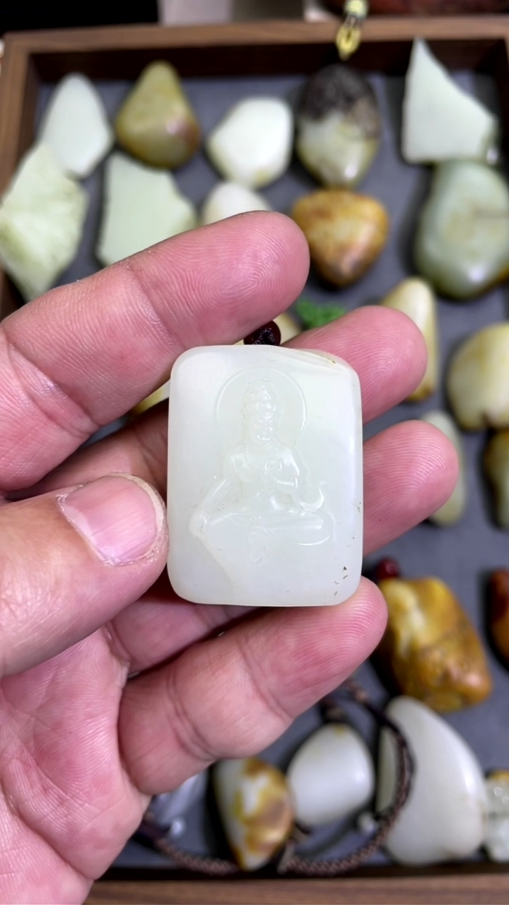 【闪购商品】和田玉颈饰未镶嵌俄料观音牌