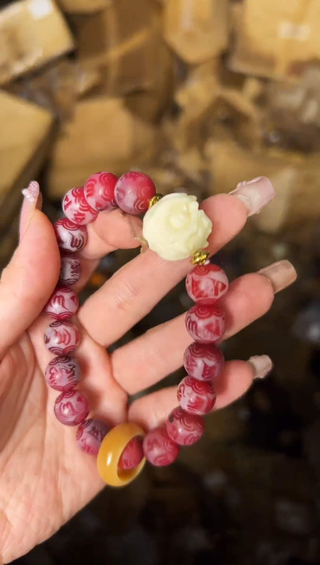 白玉菩提吊坠情况就是这样，大家帮帮忙。