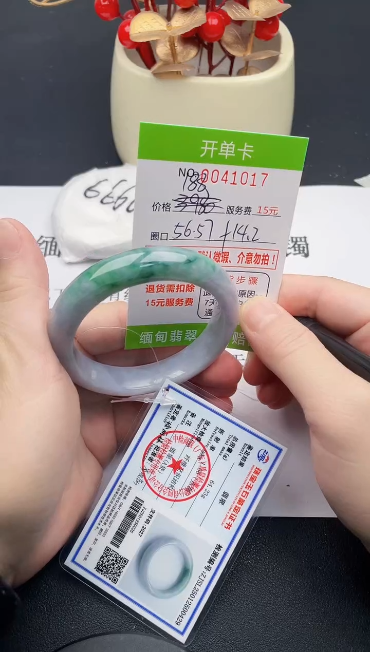 【闪购商品】17女王丽致优雅手镯时尚百搭
