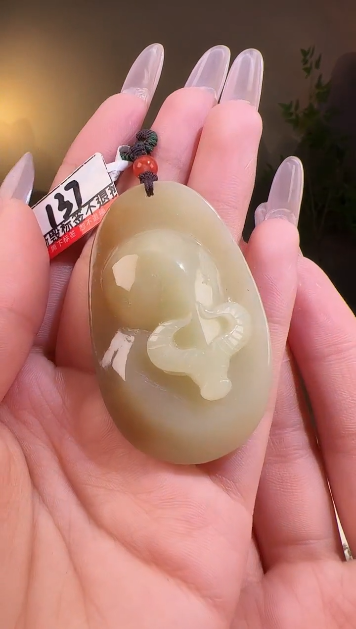 【闪购商品】和田玉颈饰未镶嵌随型 牛137