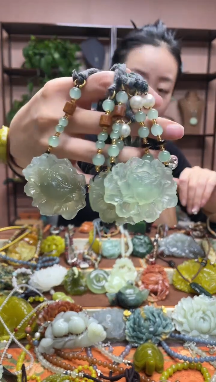 未镶嵌岫玉吊坠多样性发货发其中之一