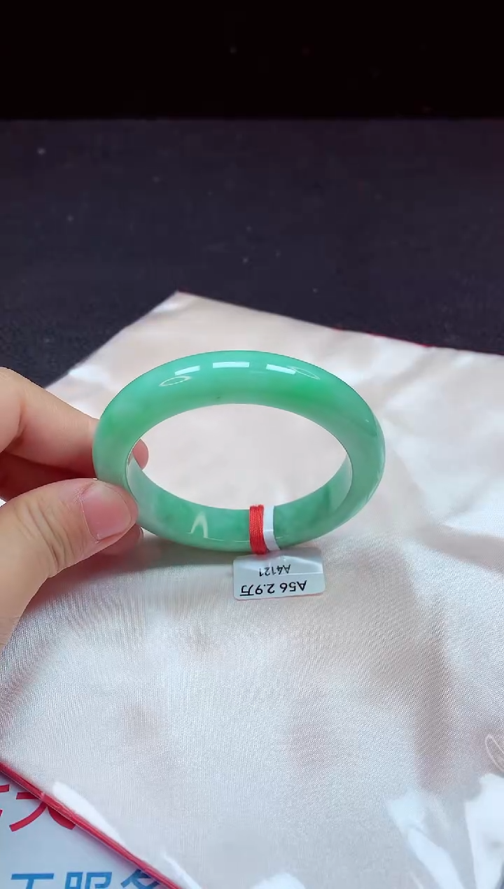 【闪购商品】翡翠手镯未镶嵌镯子56+