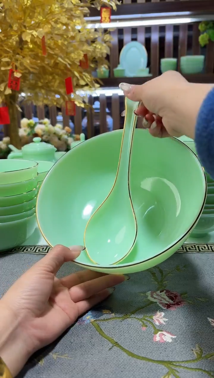 玉瓷汤碗1个汤勺1个