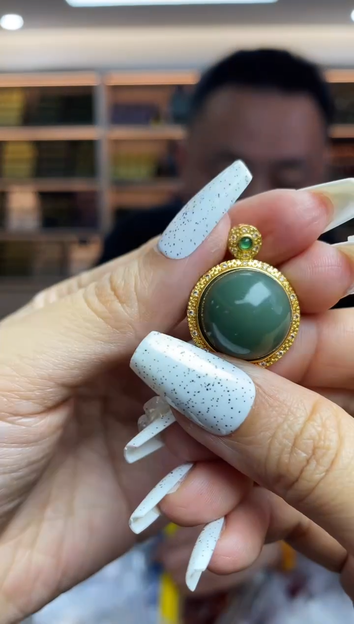 【闪购商品】和田玉·18K金镶嵌多样性发一件