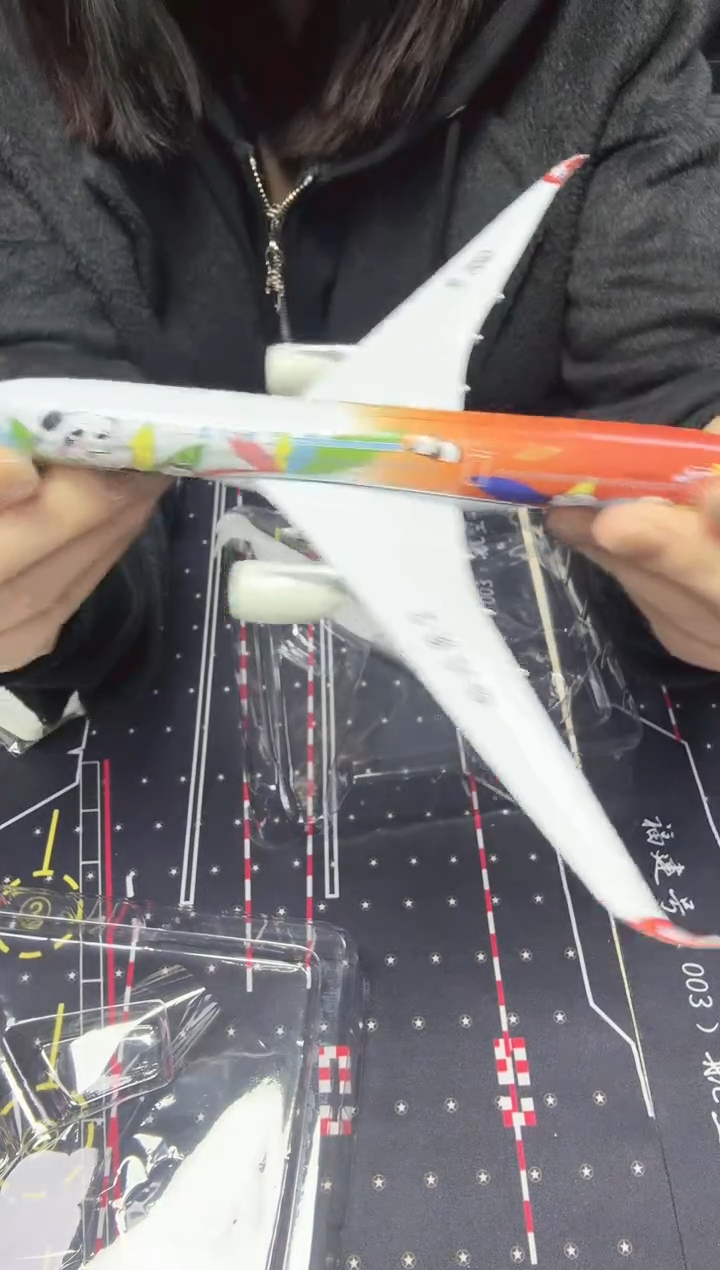 20厘米合金飞机模型熊猫机