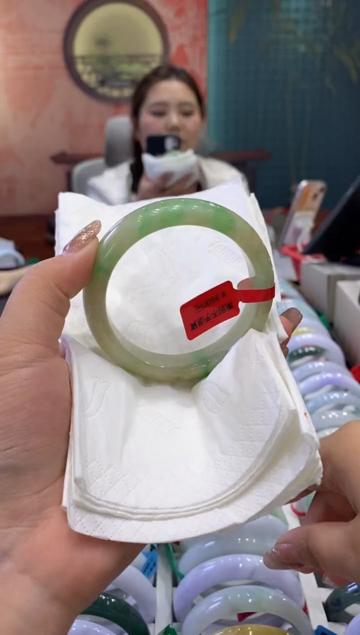 【闪购商品】翡翠手镯未镶嵌多人005370