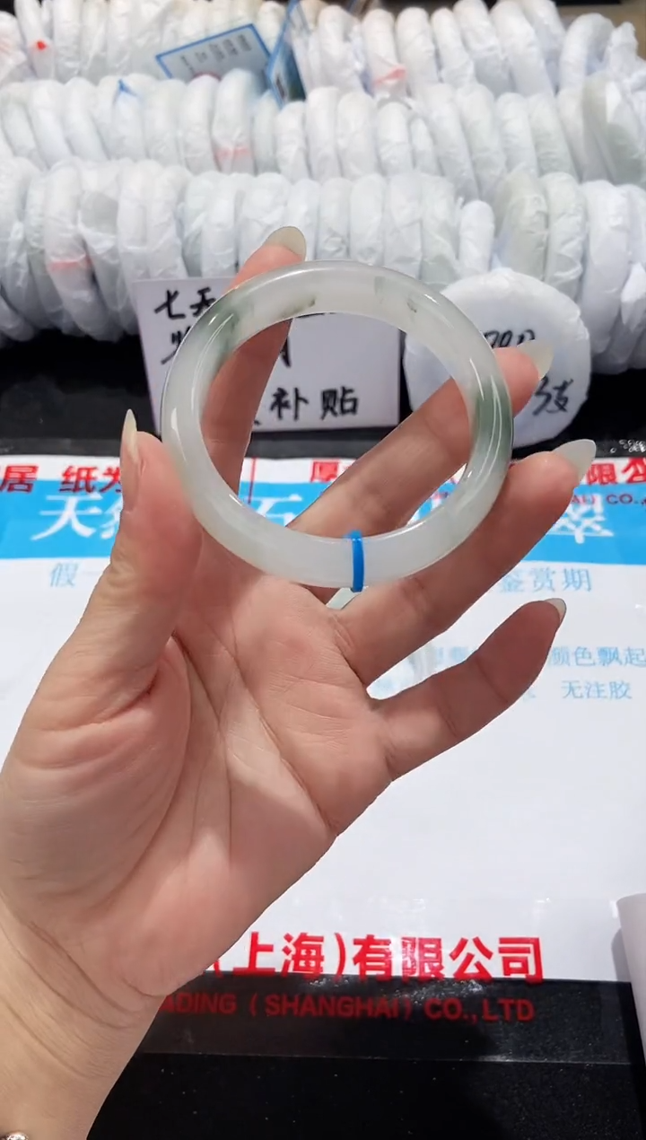 【闪购商品】石英质玉手镯未镶嵌115-52