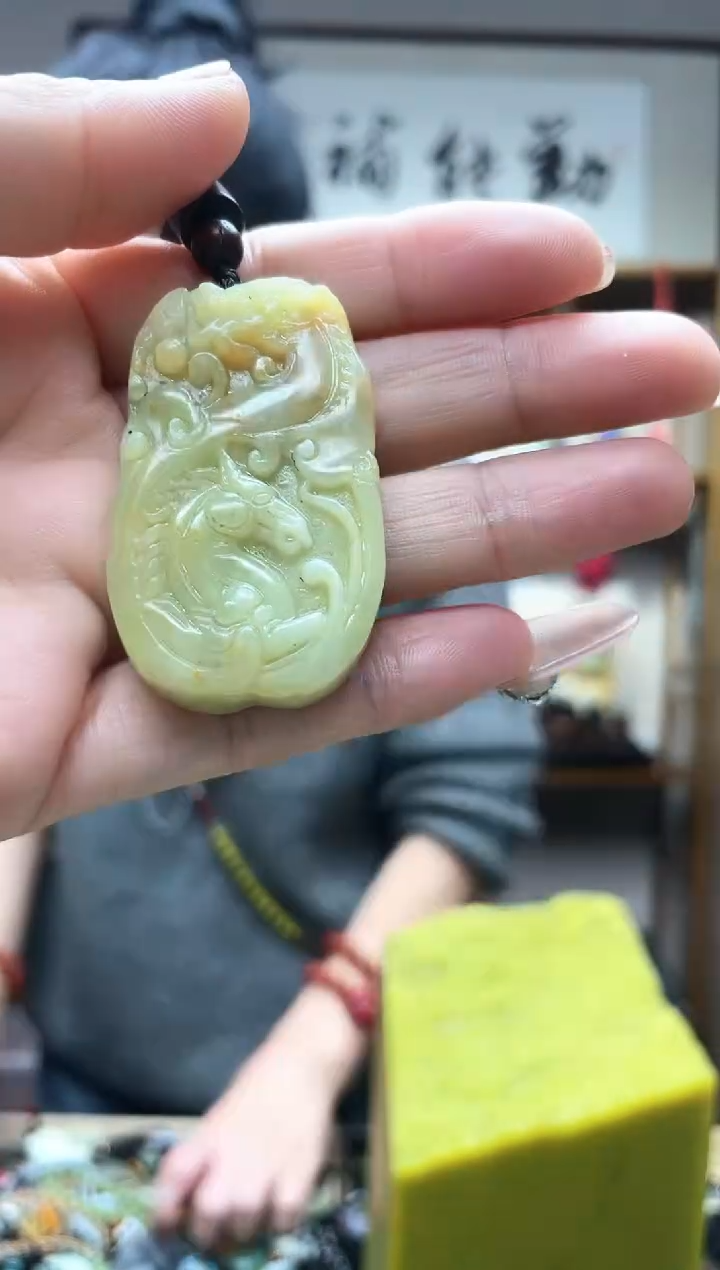 未镶嵌岫玉吊坠`1