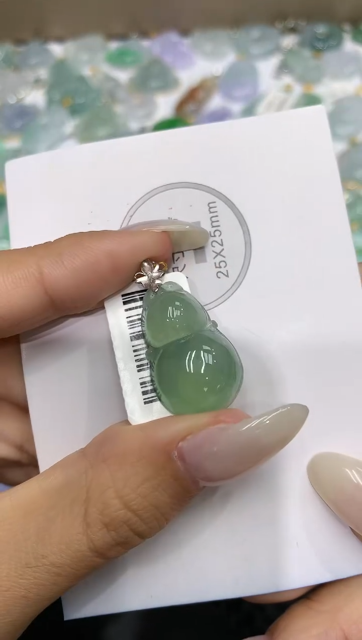 颈饰18K金镶嵌翡翠111111111111