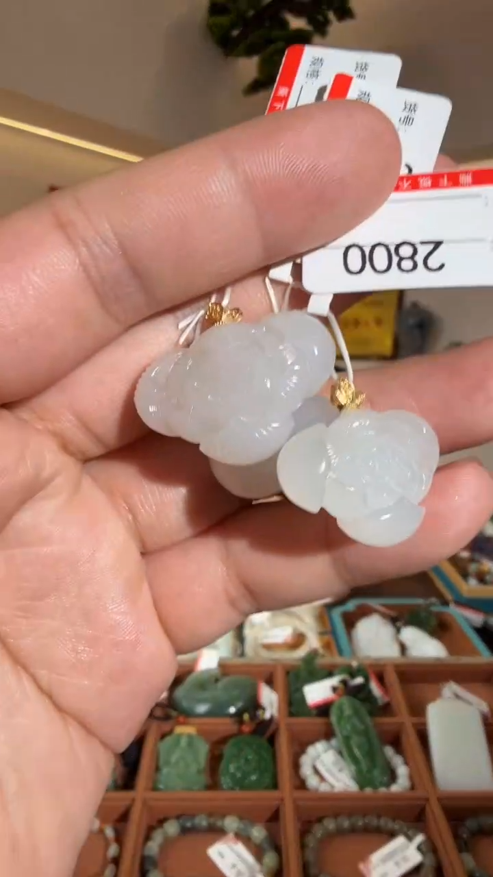 颈饰未镶嵌和田玉多样性发货发其中一件