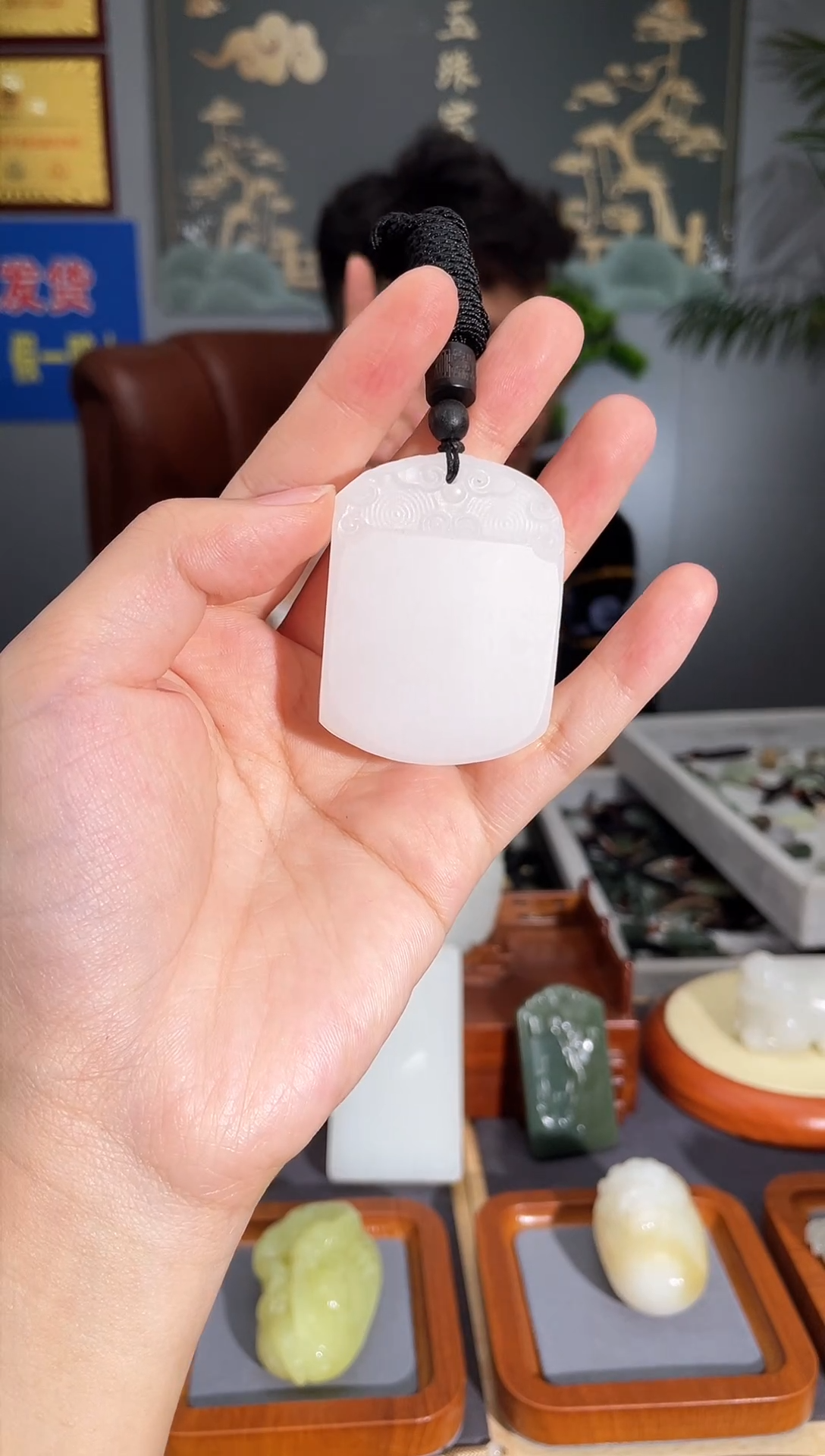 【闪购商品】石英质玉颈饰未镶嵌拍一发一 多样性发货