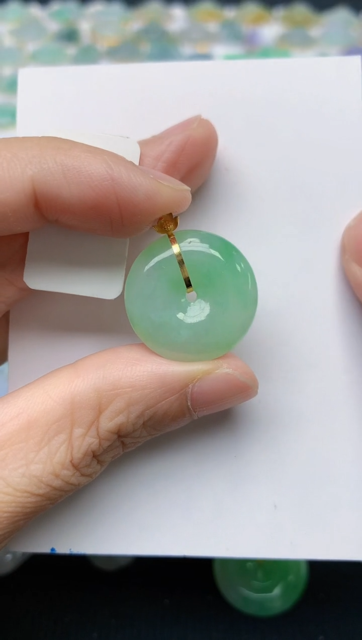 翡翠18K金镶嵌颈饰天然缅甸A货翡翠