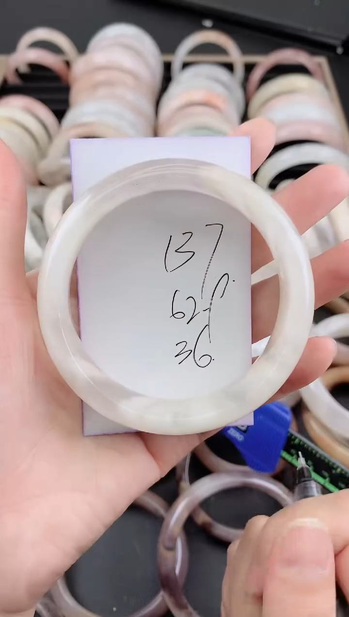 未镶嵌手镯石英质玉137