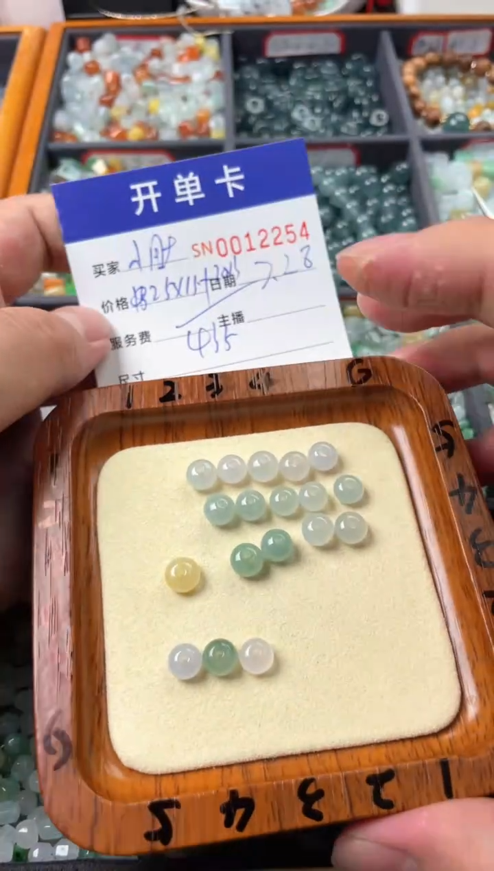 翡翠未镶嵌颈饰小***楠00012254