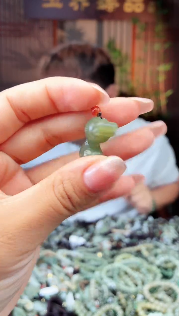 和田玉未镶嵌颈饰拍一发一