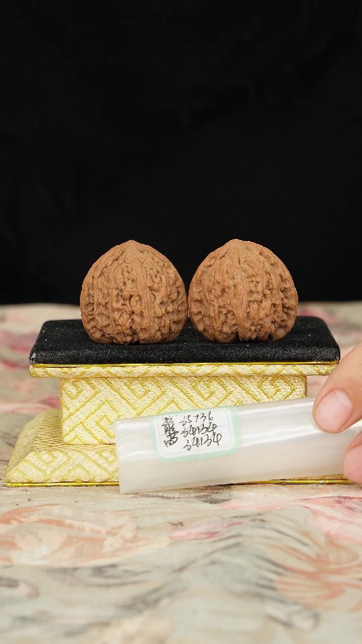 【闪购商品】文玩核桃把件密纹狮子头