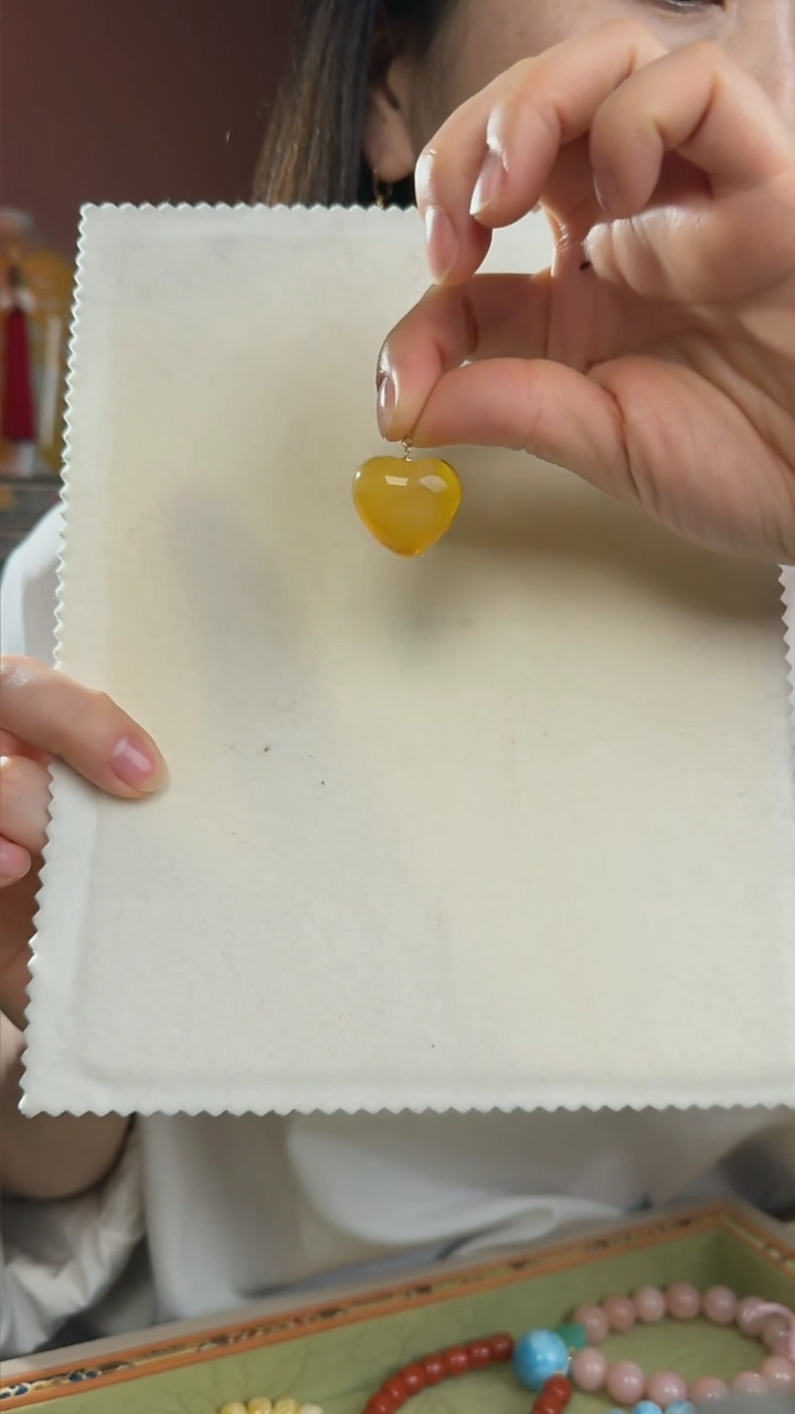 【闪购商品】琥珀吊坠(不含链)未镶嵌天然琥珀爱心吊坠