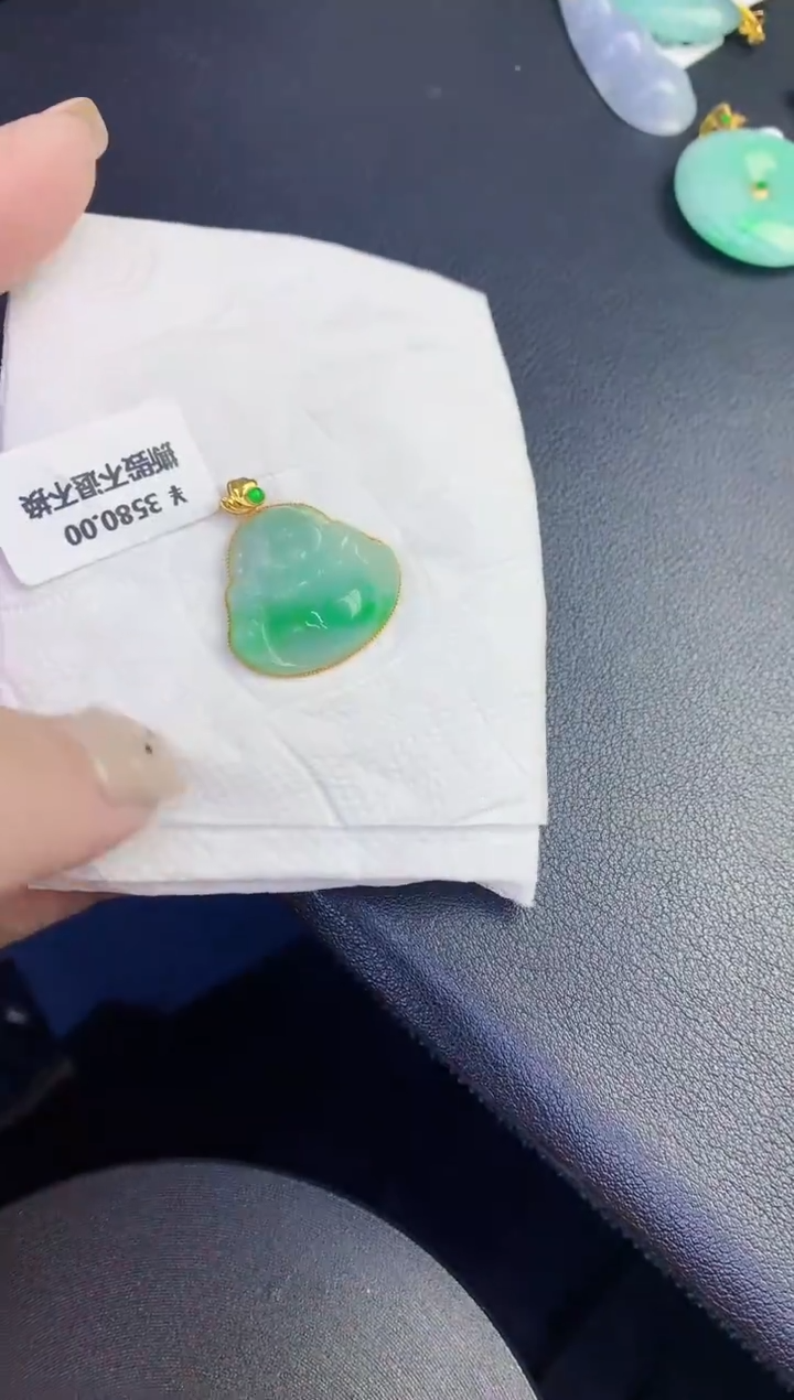 颈饰18K金镶嵌翡翠缅甸天然翡翠A货