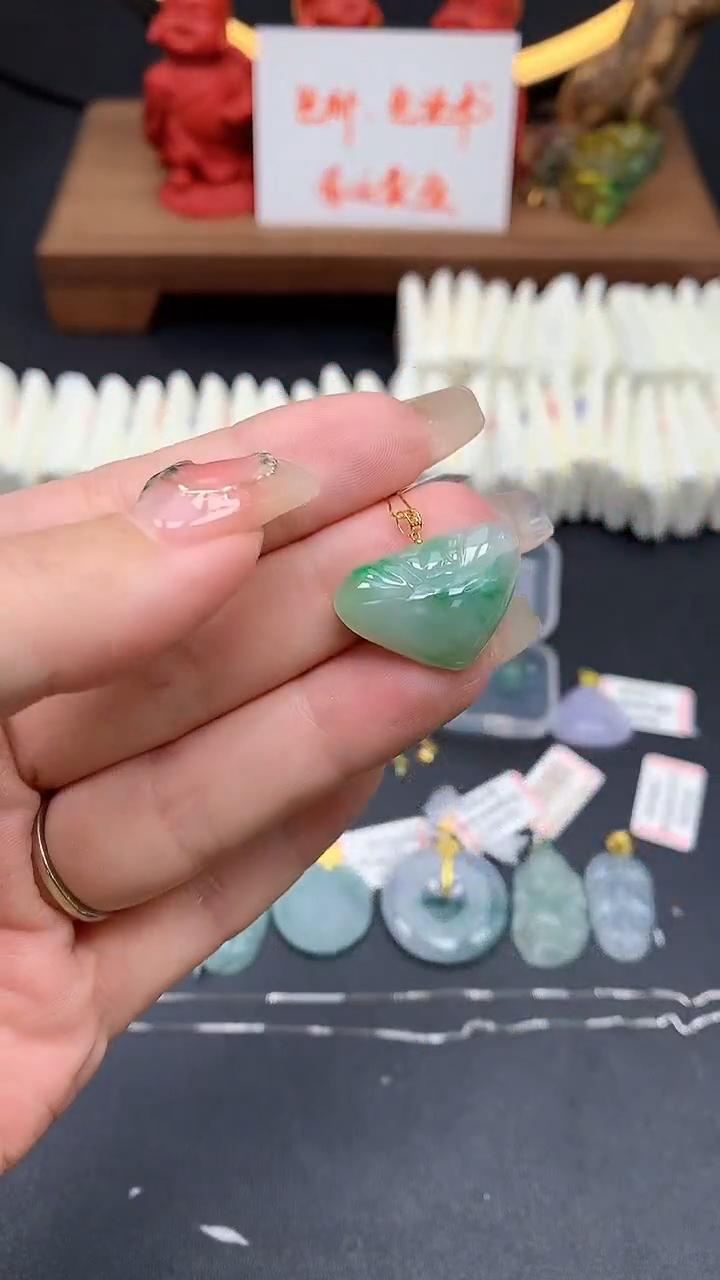 【闪购商品】翡翠吊坠(不含链)18K金镶嵌MS155194