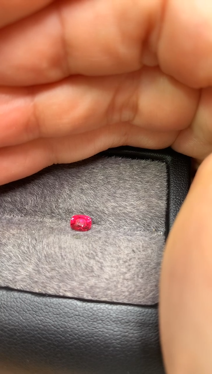 【闪购商品】定制尖晶石裸石未镶嵌枕型 红绝地 0.57ct