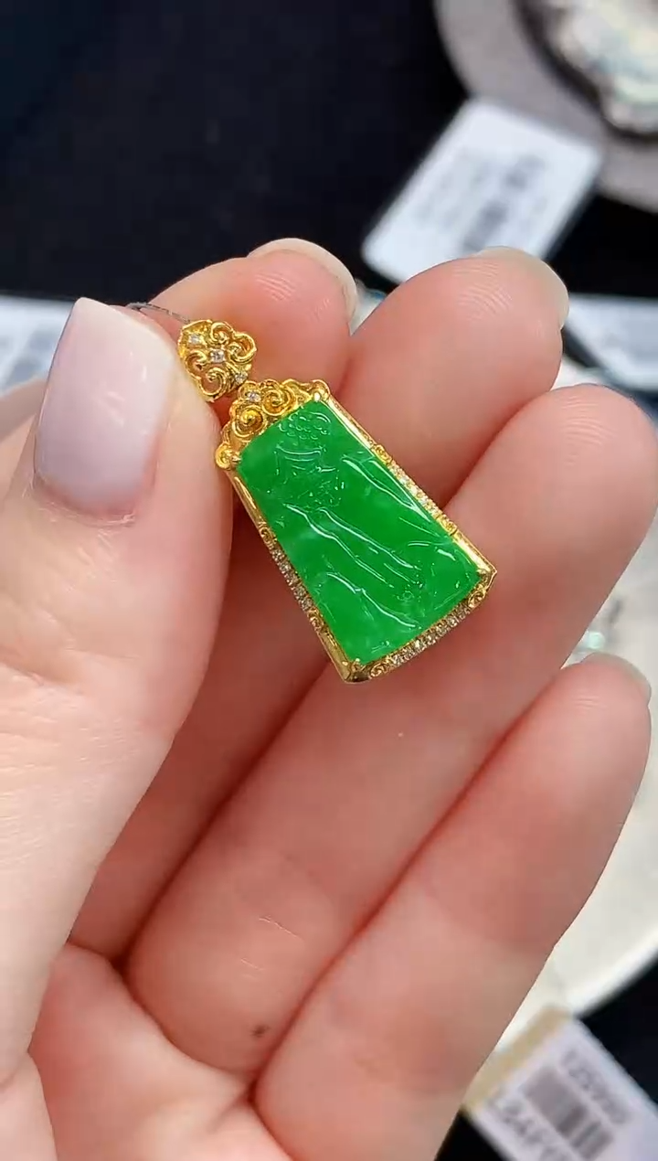 吊坠(不含链)18K金镶嵌翡翠l0882多样性发其一