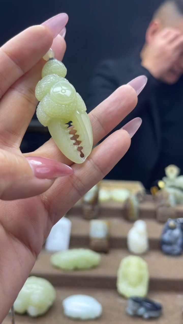 颈饰未镶嵌和田玉1