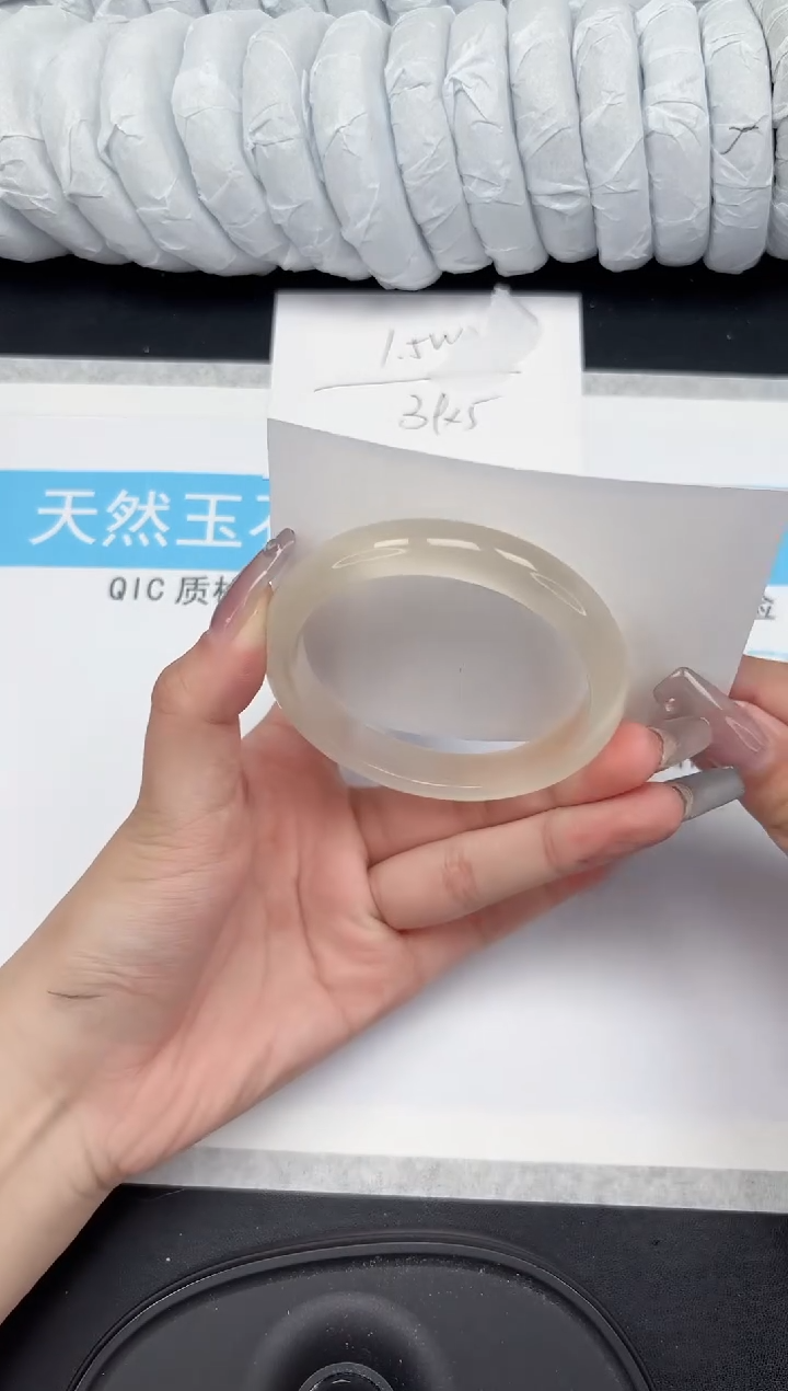 【闪购商品】石英质玉手镯未镶嵌137-58