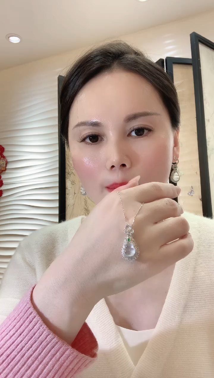 【闪购商品】翡翠吊坠(不含链)18K金镶嵌D37 多样性发货一件