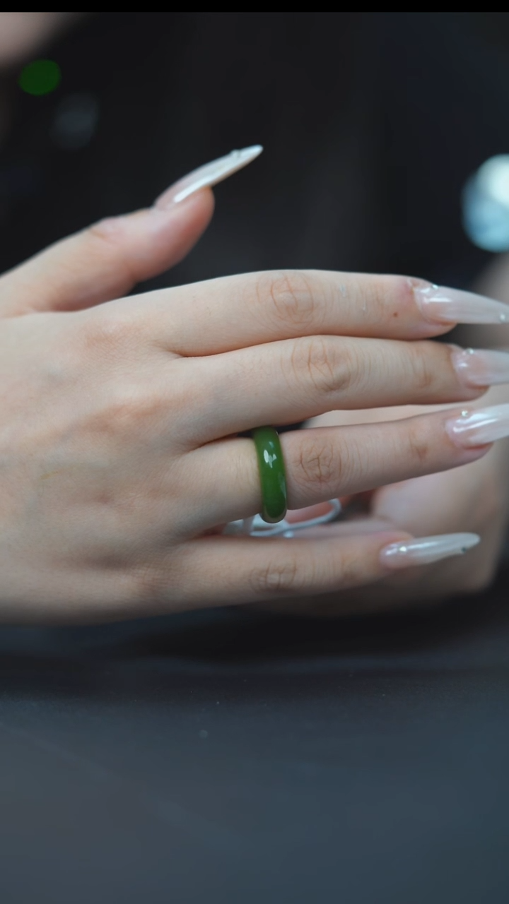 未镶嵌戒指和田玉乌兰乌德苹果绿 HC30288