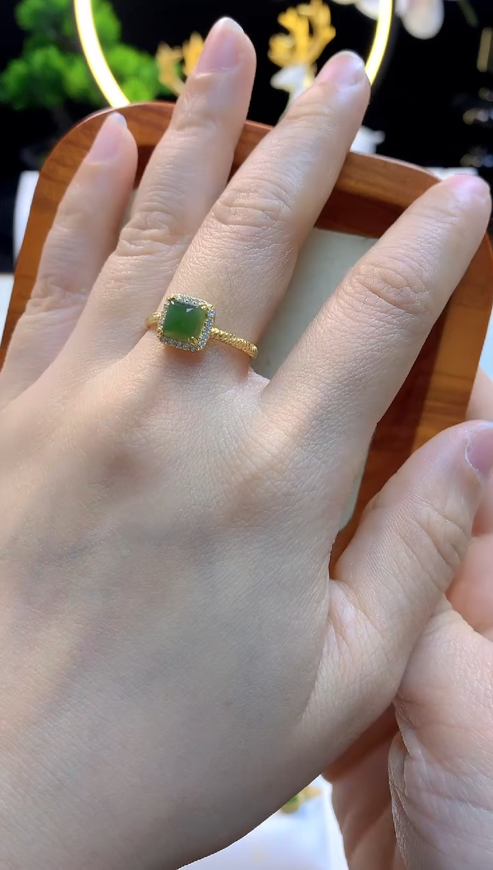 【闪购商品】和田玉戒指银S925镀金镶嵌碧玉方糖戒指