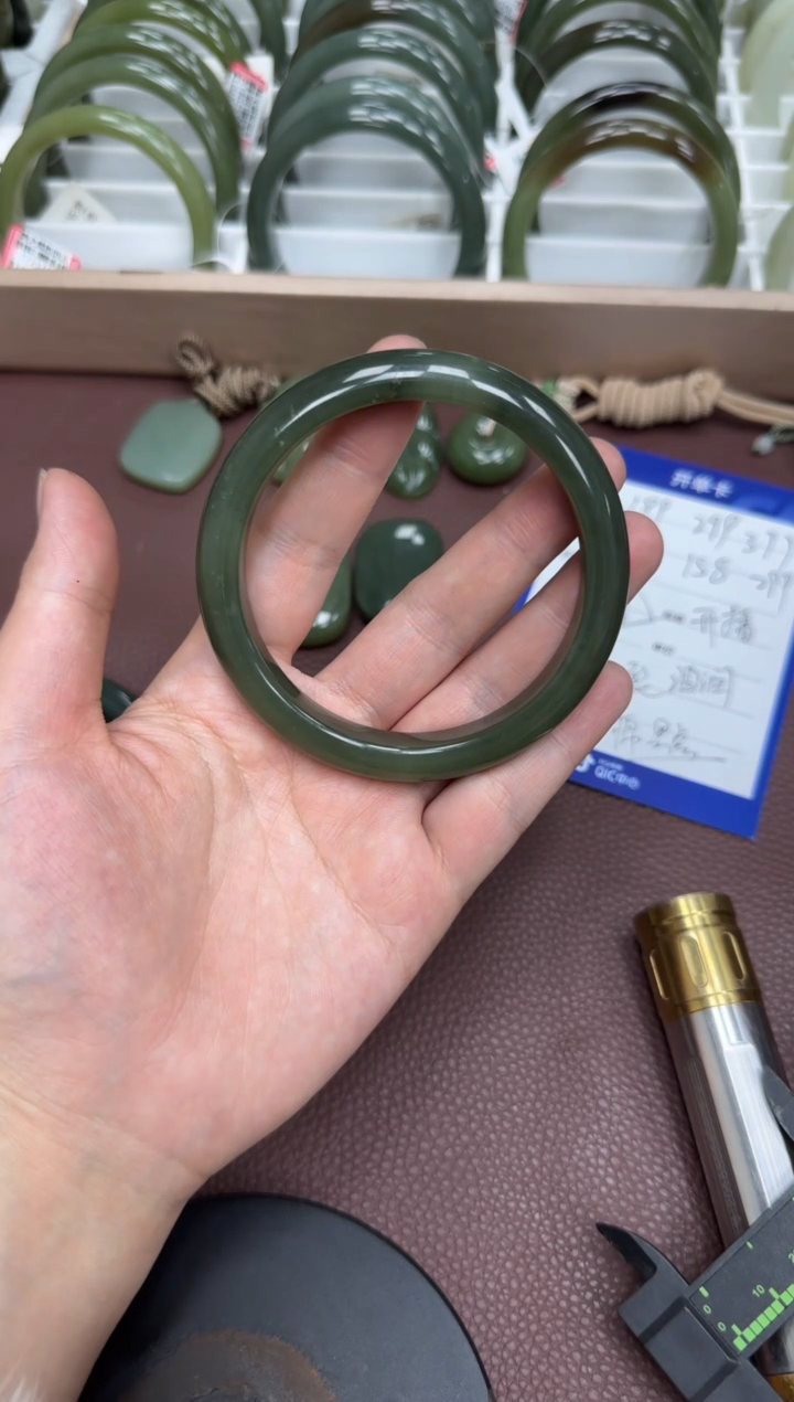 和田玉未镶嵌手镯6465天然和田玉有天然结构