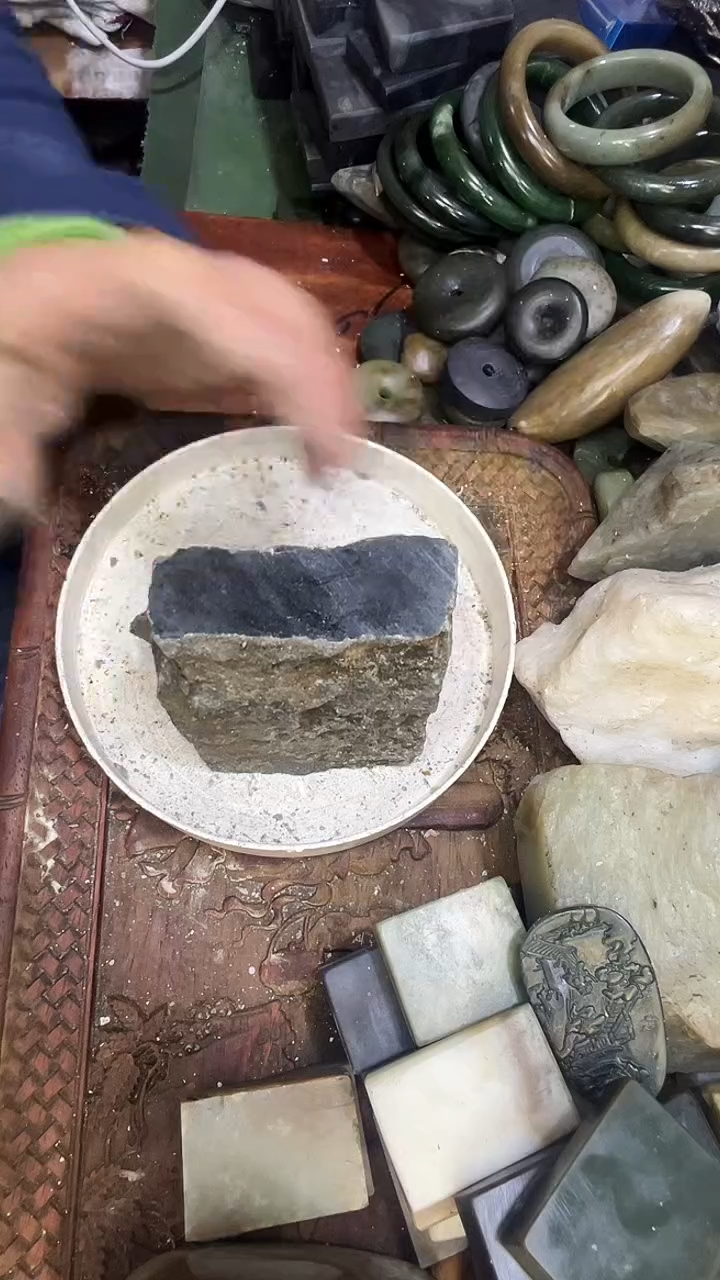 未镶嵌和田玉（糖玉）珠宝半成品1