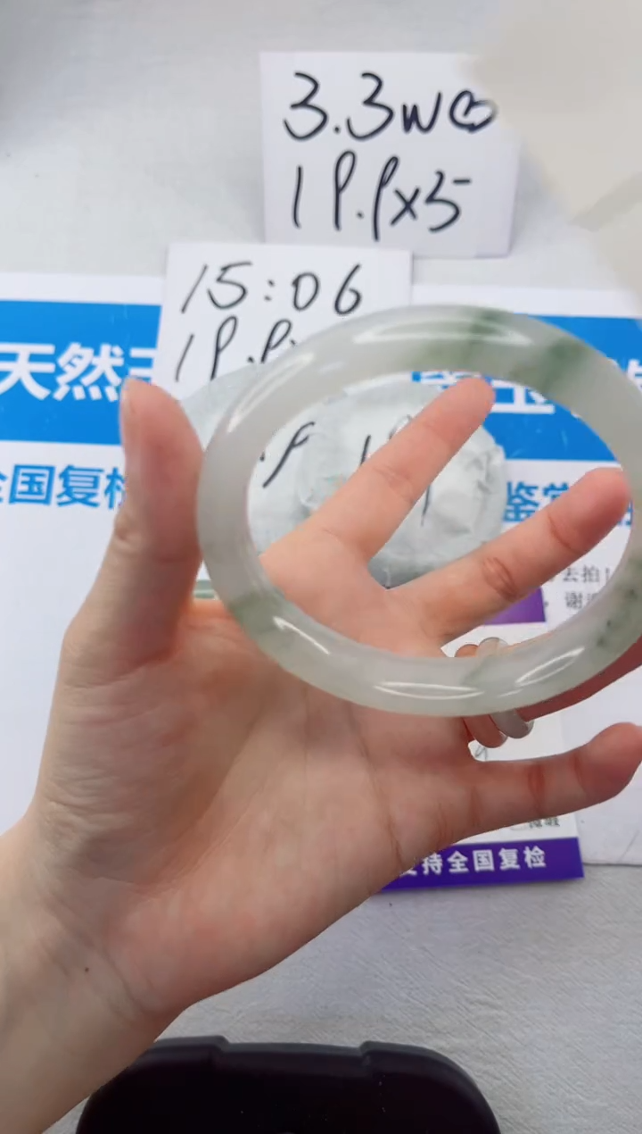 【闪购商品】石英质玉手镯合金119-64.8