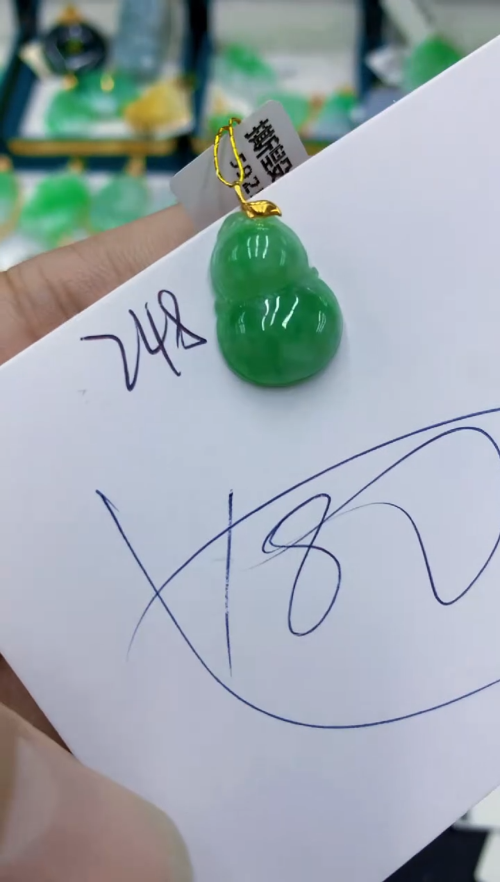 翡翠18K金镶嵌颈饰1111111111